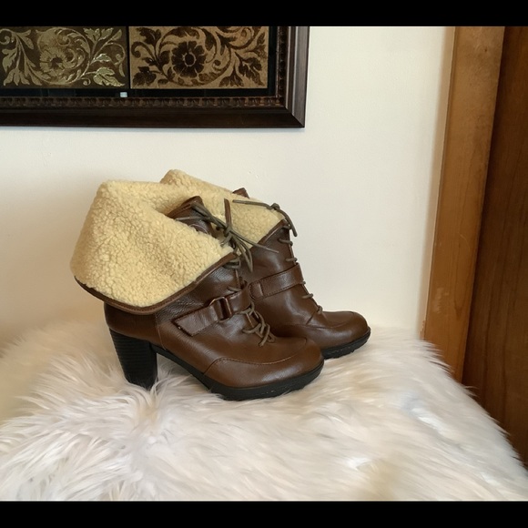 Ladies Naturalizer ankle booties - Picture 6 of 8